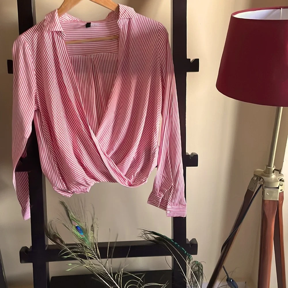 Lovely pinkwhite striped Divided H&M wrap cross over top.UK 8 will fit 10 easily - Picture 4 of 8